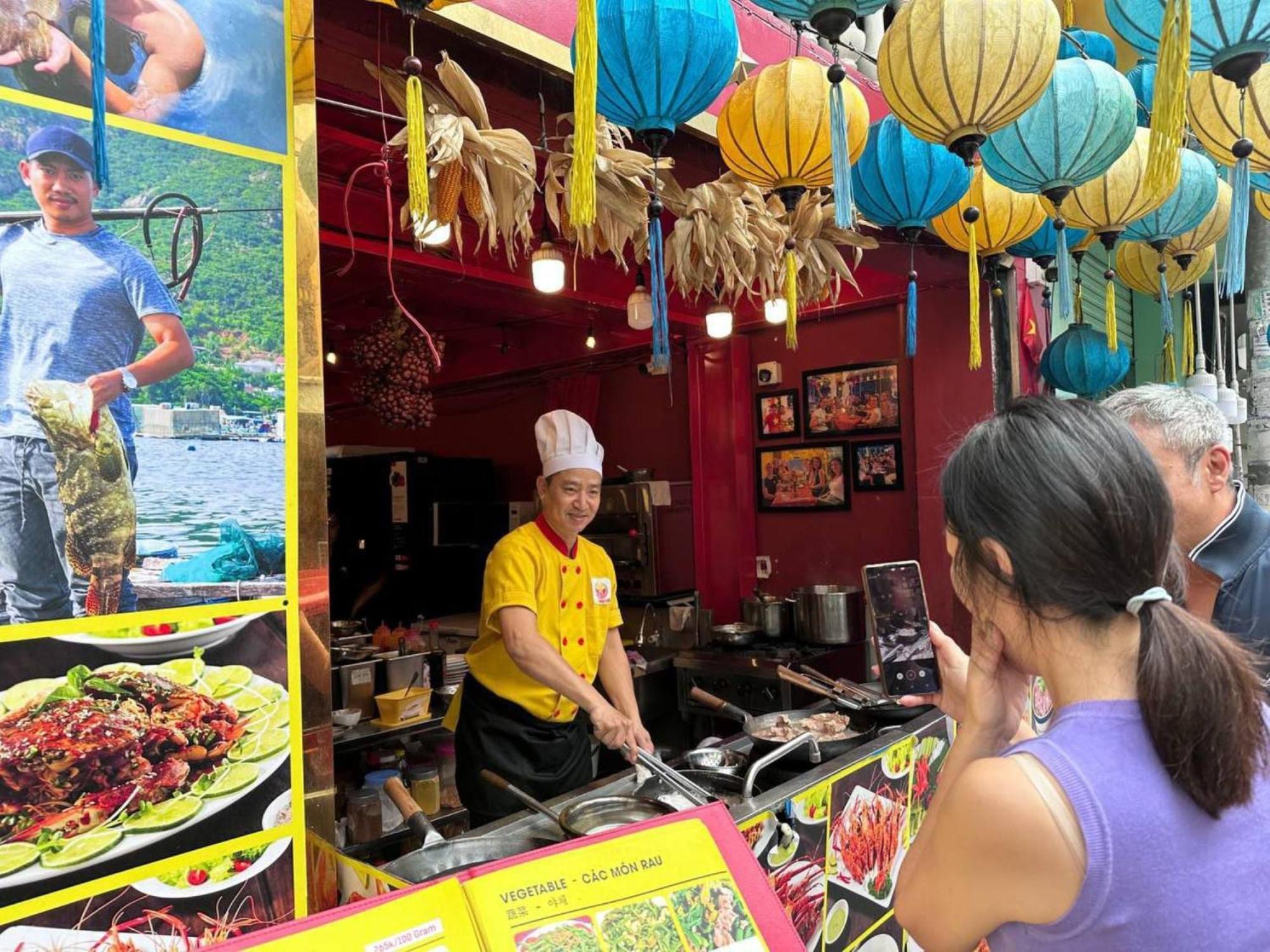 Khách sạn The Rice 131 Bui Vien 3*